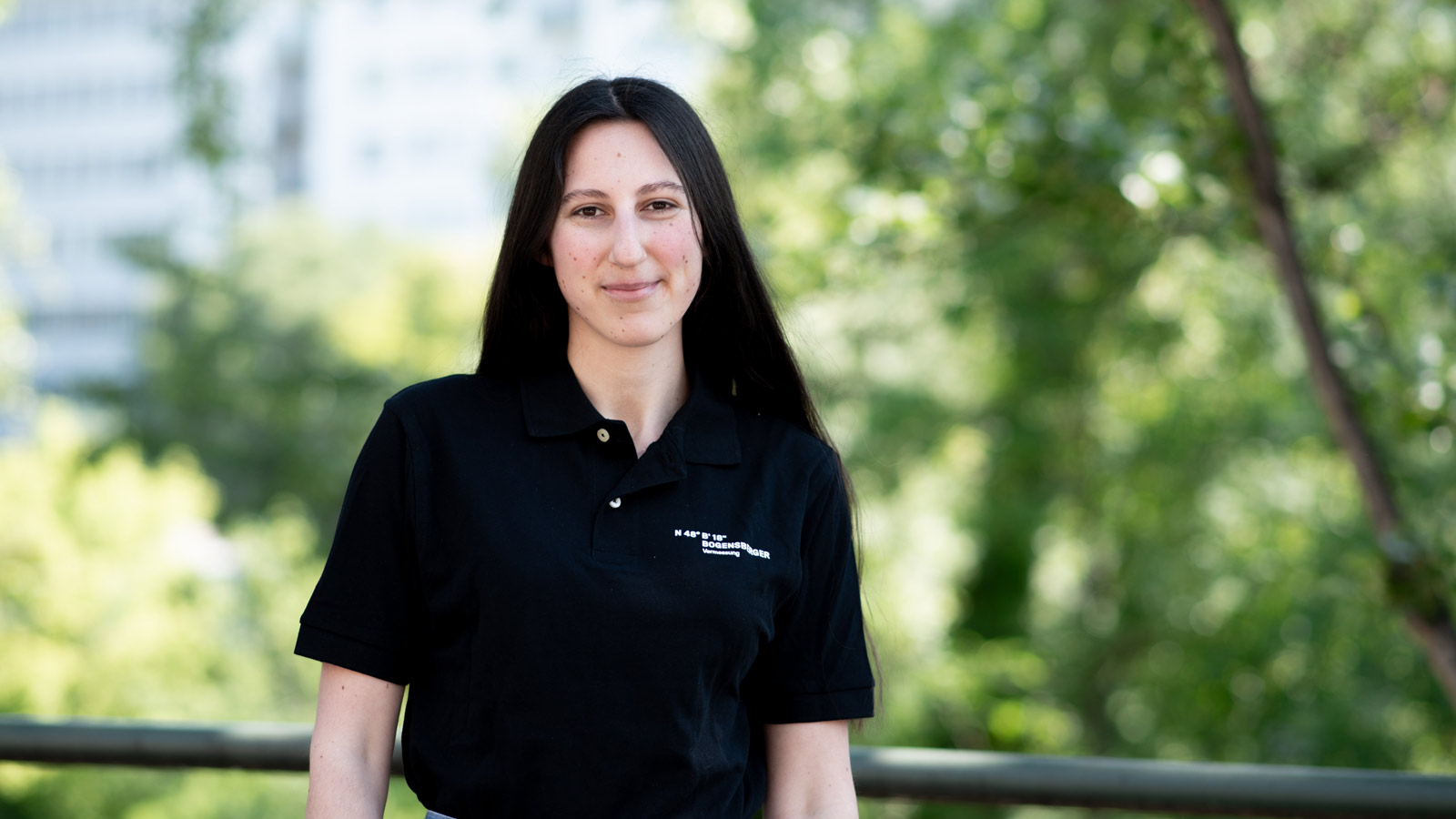 Das Potrait der Leiterin der Grundstücksvermessung unseres Online-Service DI Johanna Puehringer